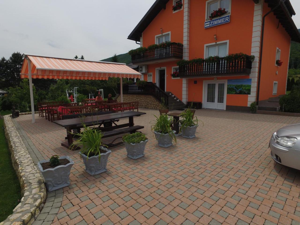 Plitvice Pension Perisic Korenica Exterior photo